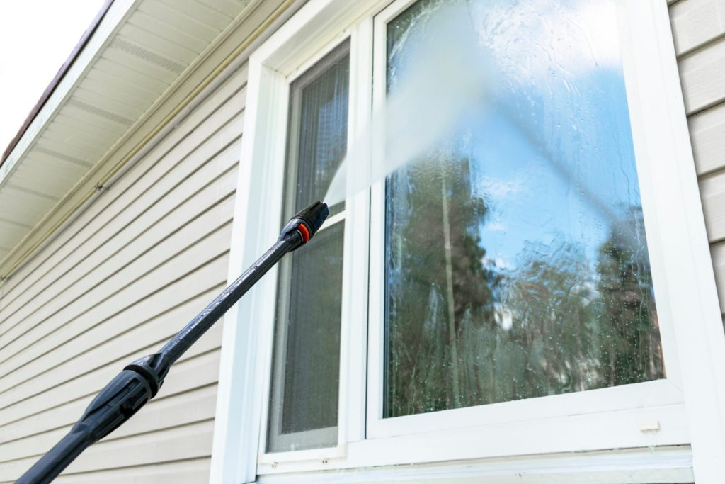 How to Keep Your Windows Clean All Summer With Pressure Washing